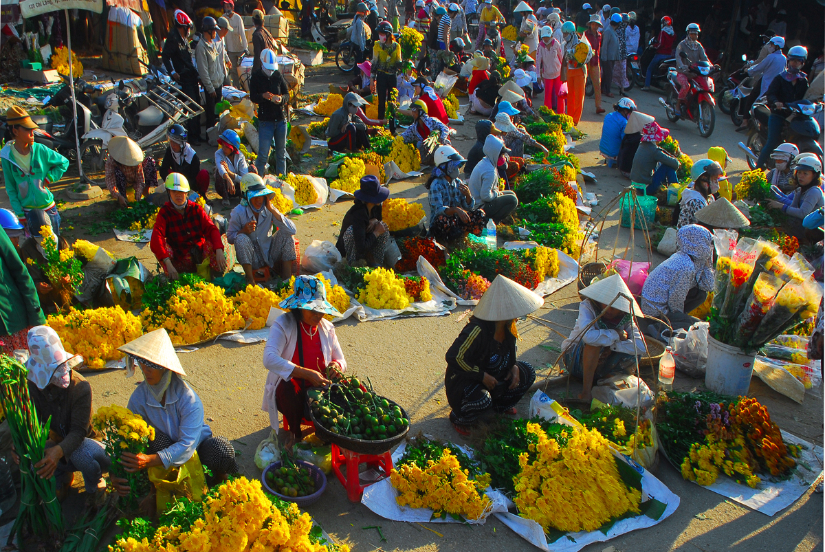 Nghi Tam Flower Market - Hanoi